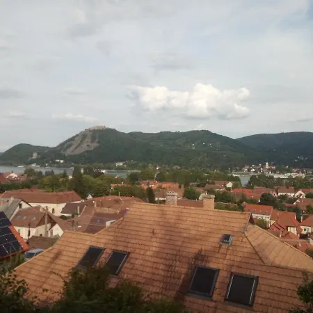 V4 Kilatoterasz Foeldszint