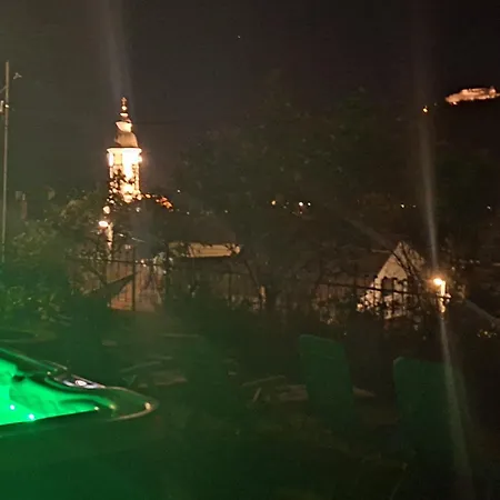 V4 Kilatoterasz Foeldszint * Nagymaros